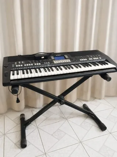Teclado Yamaha PSR-S550