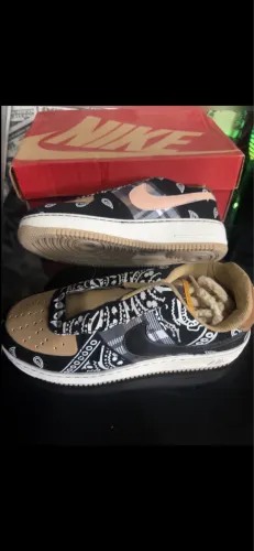 Tênis Travis Scott 39 pra vender hoje
