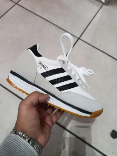 Tênis Adidas SL72