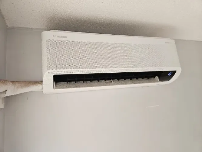 Ar-Condicionado Split Inverter Samsung WindFree PowerVolt 12.000 BTUs (Frio)
