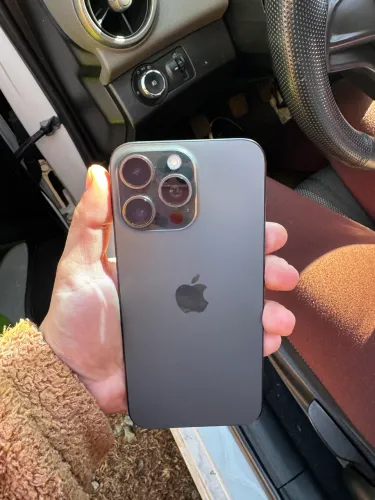 Vendo iPhone 15 pro max (ler a descrição)