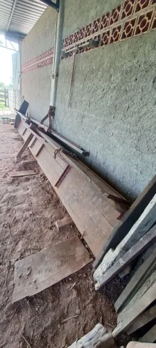 Plancha alisadora para trator com 6 metros de largura em ótimo estado de conservação