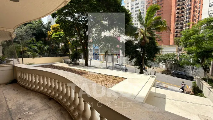 Apartamento alto padrão para comprar com 3 quartos, 2 vagas de garagem, 220m2 em Cerqueira