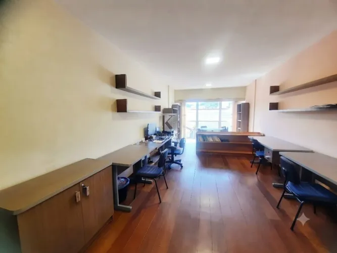 Oportunidade Imperdível: Sala Comercial à Venda na Várzea, Teresópolis-RJ!