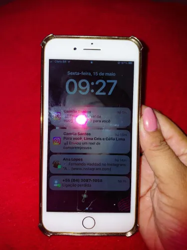 Vende-se iPhone 8 plus rose 