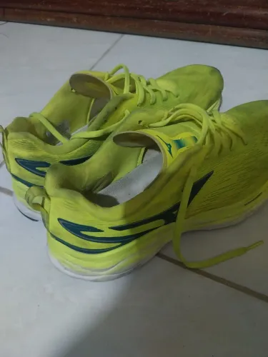 Vendo tênis ? mizuno 