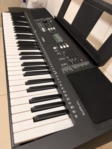 Teclado YAMAHA E373 (Muito novo)