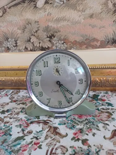 relógio despertador marca Smith Alarm, fabricado Grã-Bretanha. RETIRAR PEÇAS OU RESTAURO