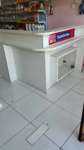 Balcão para loja em MDF branco