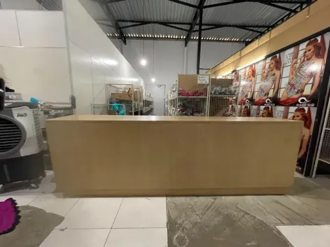 Balcão de MDF de 10 nichos