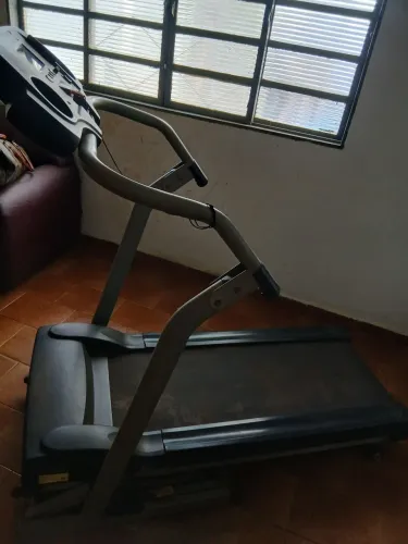 Vendo esteira ergometrica em Ribeirao Preto