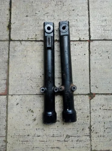 Tô vendendo par de copo de bengala da Yamaha