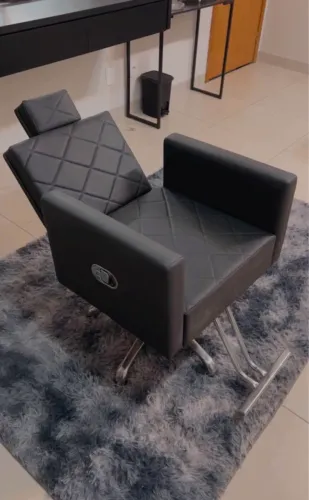 Cadeira para maquiagem ou cabelo reclináveis