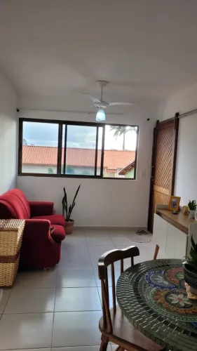 Apto FRANCÊS. 2Quartos. Garagem. Condomínio + Água + Gás incluído.