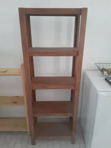 Estante com 5 prateleiras de Pinus