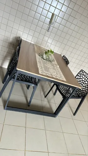 Mesa com 4 cadeiras