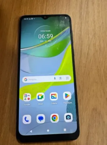 Moto e 13