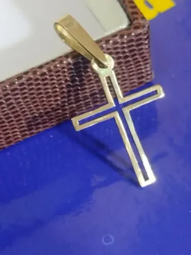 Pingente Cruz Vazada Cristo Religioso Ouro 18 Kilates Peso 0.50 Gramas 16 mm