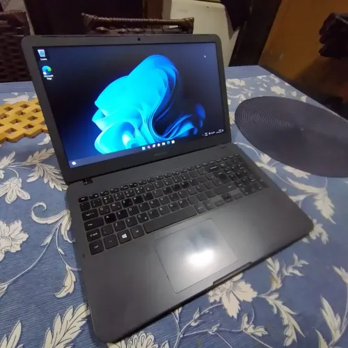 NOTEBOOK SAMSUNG CORE I3 7° GERAÇÃO/ HD DE 1 TERABAYTE / 4 DE RAM DDR4 WINDOWS 11