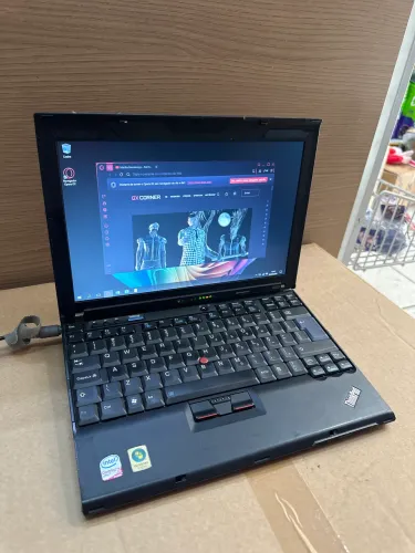 Notebook Lenovo Thinkpad X200, 320 gb de hd e 4 gb de memória RAM bateria viciada