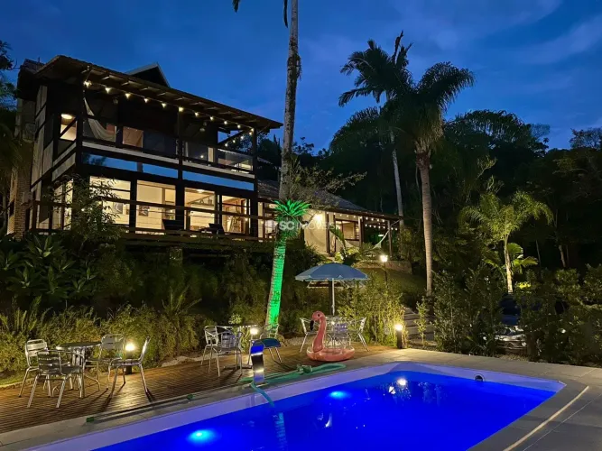 Sítio com 4 casas todas mobiliadas e decoradas