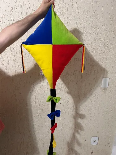 Decoração infantil Pipa de pelúcia grande 