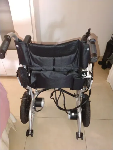 Vendo cadeira rodas motorizada.