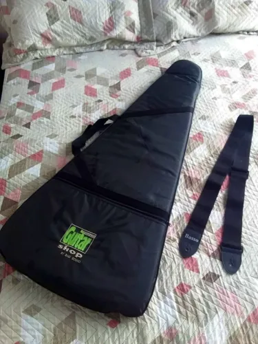 Bag de Guitarra e Correia Basso com ótimo preço