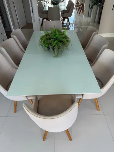 Mesa de Jantar com 8 cadeiras