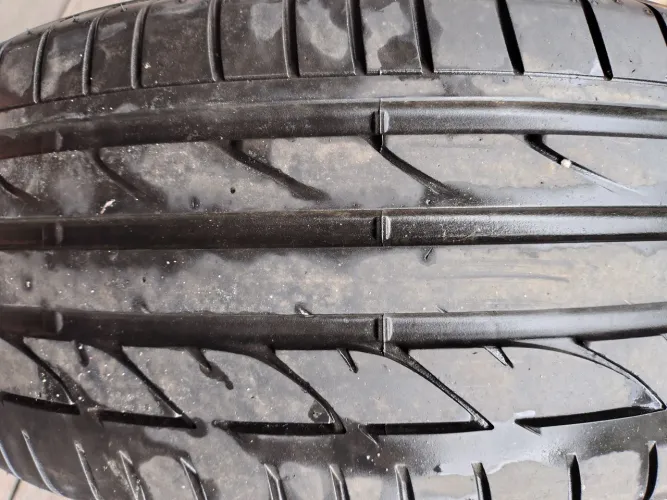 Sendo um pneu 225/40 aro 18 valor 150