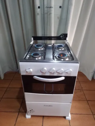 Fogão 04 bocas mesa de inox, funcionando perfeitamente, acendimento manual, marca Esmal