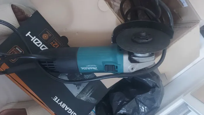 Esmerilhadeira Makita M9510B 850W Profissional - Completa na Caixa