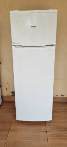 Vendo Geladeira Cônsul,  gelo seco .