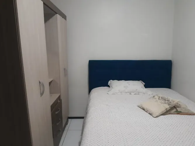 Aluga-se quarto para mulheres em apartamento