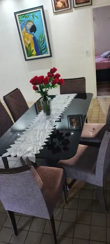 Lindo Conjunto de sala de jantar Mesa e cadeiras