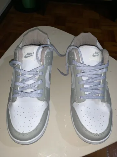 Tênis Estilo Dunk Low Cinza e Branco - Tamanho 39