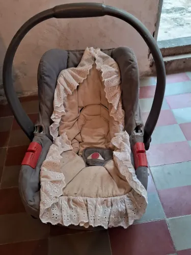 Bebê Conforto Infantil Cinza e Bege com Alça de Transporte