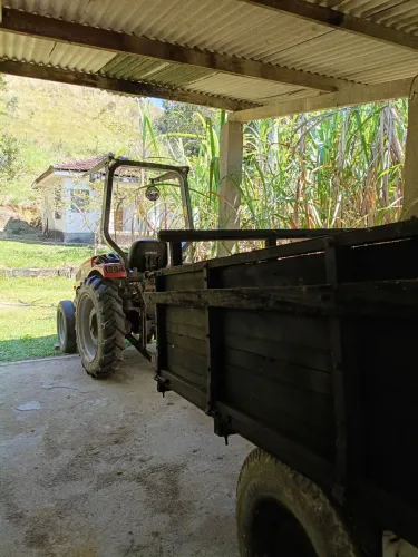 Vendo carroça basculante para trator