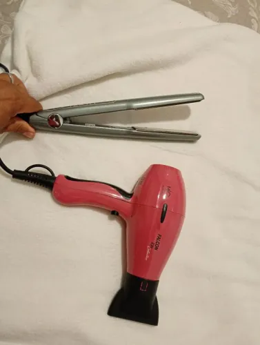 Vende-se secador e pranchinha