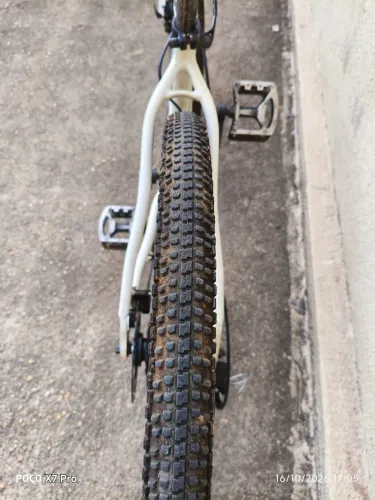 VD-se bicicleta aro 29 freio hidráulico pneus semi novos urgente