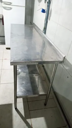 Bancada de inox para cozinha industrial, empresa, lanchonete, comércio, fácil limpeza!
