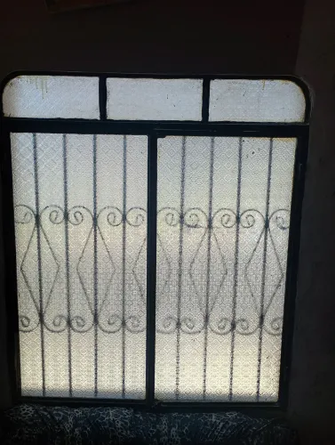 Porta e janela de ferro