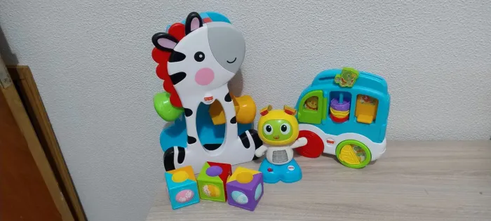 3 itens Fischer Price - Girafa, Ônibus e Robô(Sons e Luzes)
