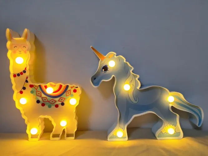 2 Luminárias Decorativas: Lhama e Unicórnio.