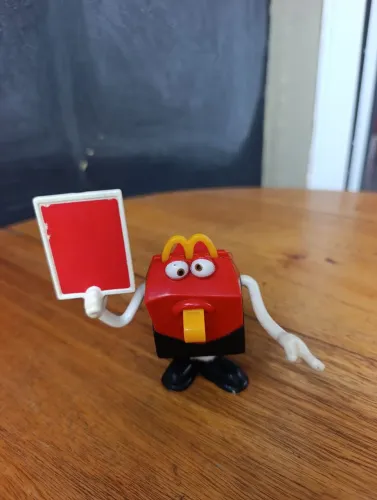 BONECO CAIXA MC LANCHE FELIZ APITO ÁRBITRO JUIZ COPA DO MUNDO 2014 HAPPY FUTEBOL CLUBE 