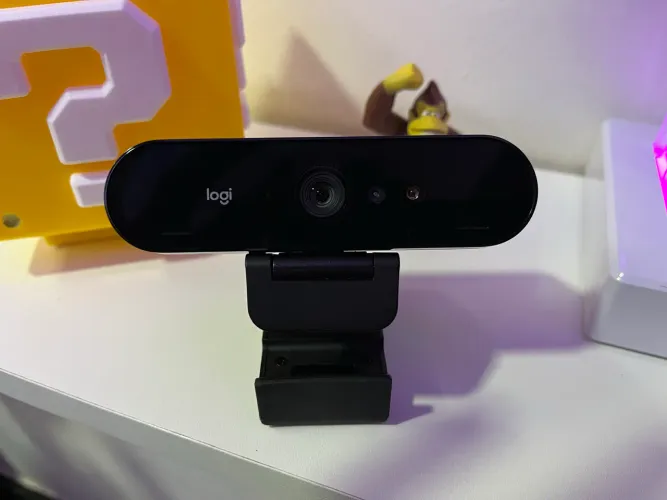 Webcam Ultra HD Logitech Brio 4K PRO com Microfone Embutido