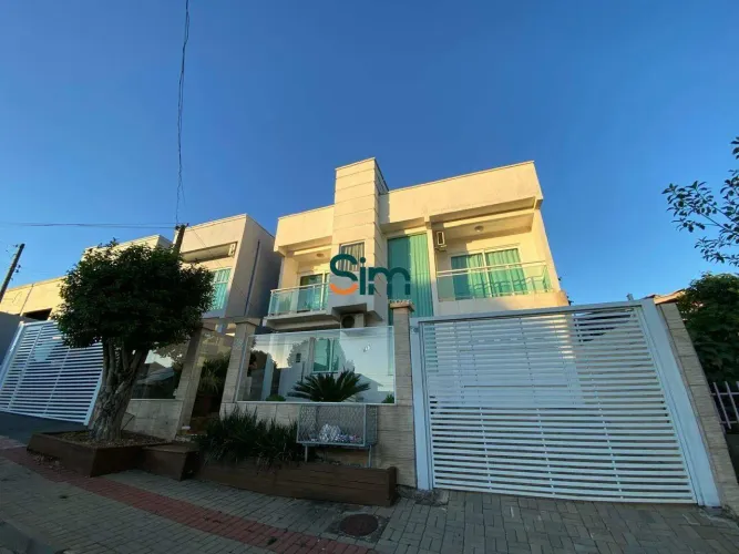 Casa à venda no Bairro Cristo Rei (Chapecó/SC) com piscina e espaço gourmet | 4 quartos (1