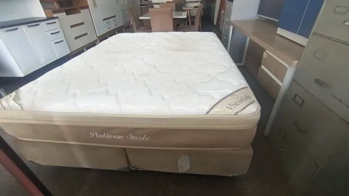 Cama box Queen size Colchão Herval 