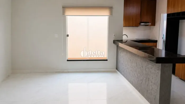 Casa com 2 quartos sendo 1 suíte disponível para venda no bairro Shopping Park em Uberlând