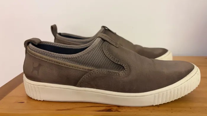 Tênis slip-on cinza em couro Beagle tamanho 39